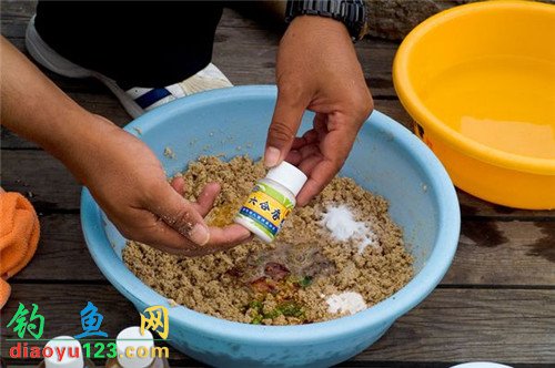 自制竞技钓罗非鱼饵配方(内有详细过程)