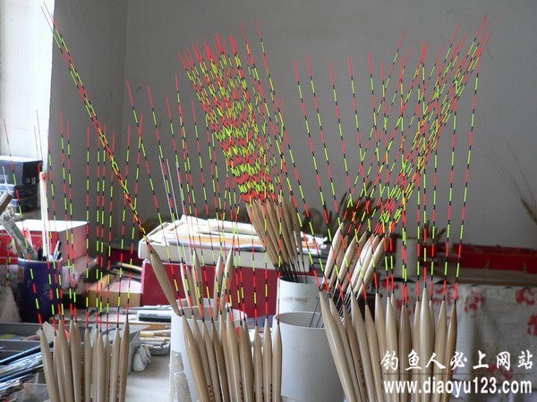 吸尽天云芦苇浮漂手工制作全过程_钓鱼人必看