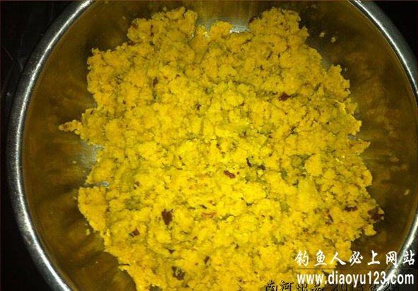 自制纯天然红薯玉米枣香黑坑钓鲤鱼饵料配方_