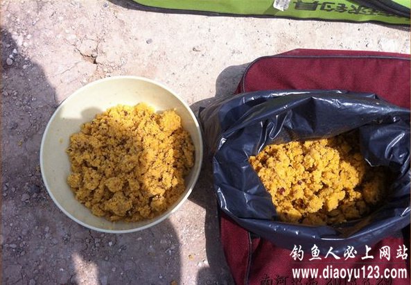 自制纯天然红薯玉米枣香黑坑钓鲤鱼饵料配方_