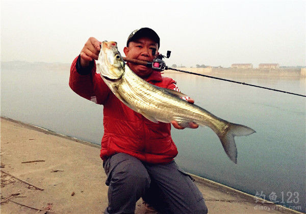 钓鱼图片